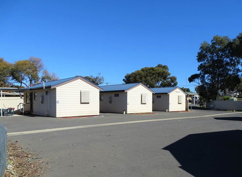 Moonta Bay Cabins - Accommodation Gladstone 0
