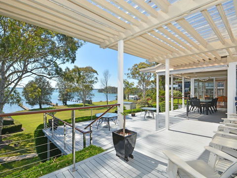 Morisset Memories - Accommodation Gladstone 1
