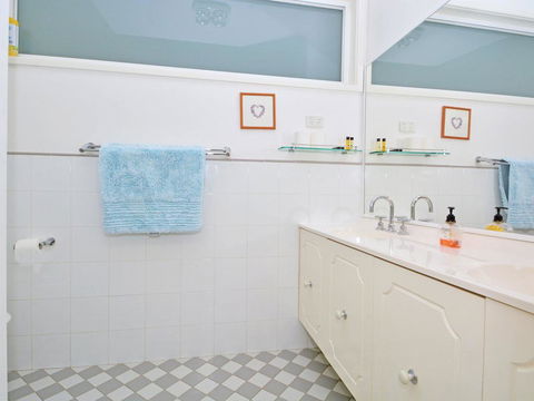 Morisset Memories - Accommodation Gladstone 0