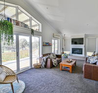 Mortimers Wines - The Canopy Loft - Accommodation Gladstone