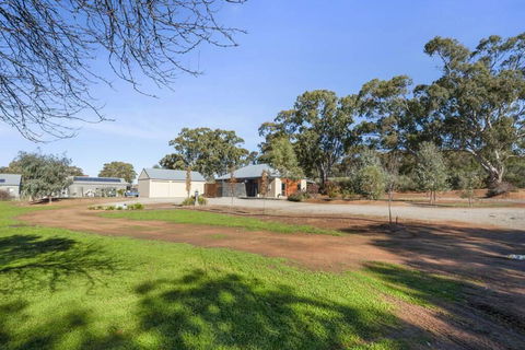 Moss's Place - Accommodation Gladstone 1