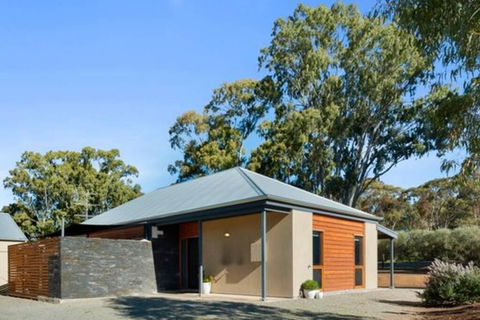 Moss's Place - Accommodation Gladstone 0