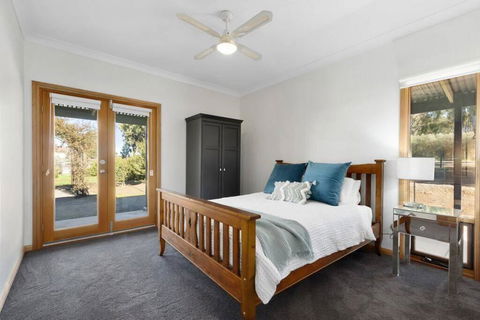 Moss's Place - Accommodation Gladstone 2