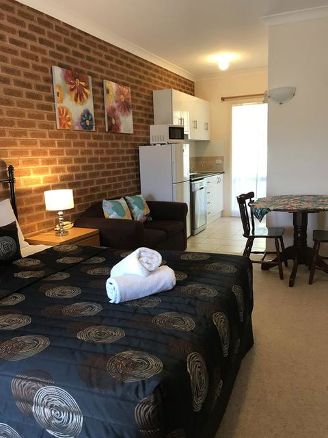 Motel Views Yackandandah - Accommodation Gladstone 3