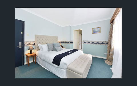 Mount Victoria Manor - Accommodation Gladstone 2