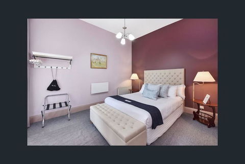 Mount Victoria Manor - Accommodation Gladstone 1
