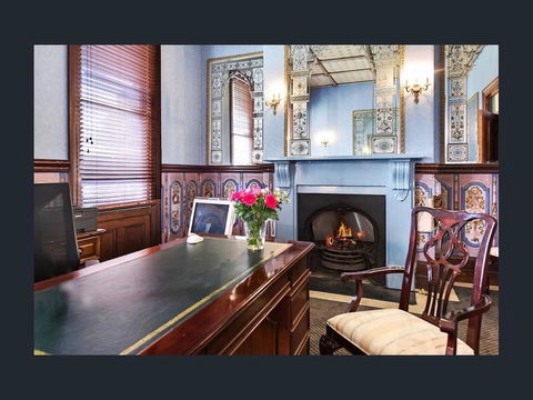 Mount Victoria Manor - Accommodation Gladstone 0