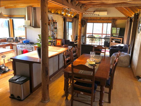 Mountain Grass Lodge (2 Bedroom) - Accommodation Gladstone 1