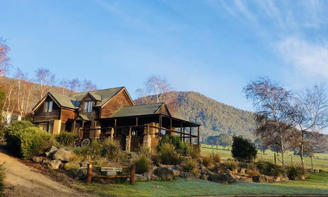 Mountain Grass Lodge (2 Bedroom) - Accommodation Gladstone 0