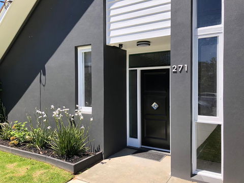 Murray's Place On Pakenham - Accommodation Gladstone 0