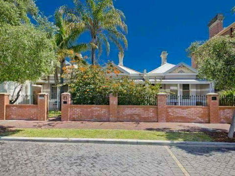 MyOZexp Palmerston Lodge - Accommodation Gladstone 0