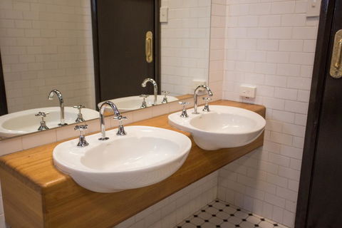 Nags Head Hotel - Accommodation Gladstone 2