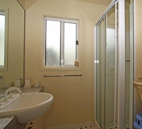 Nanny's Beach House - Accommodation Gladstone 2