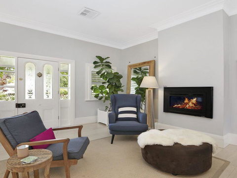 Nattai Lodge - House & Cottage In Beautiful Garden - Accommodation Gladstone 2