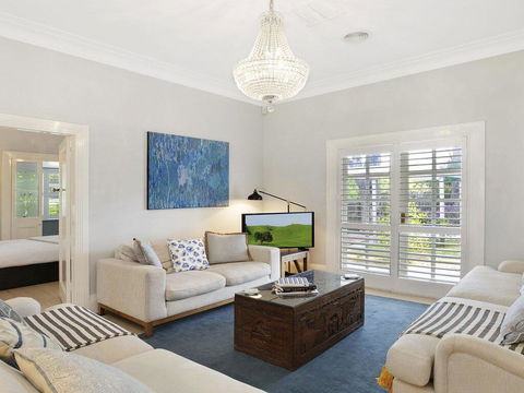 Nattai Lodge - House & Cottage In Beautiful Garden - Accommodation Gladstone 3