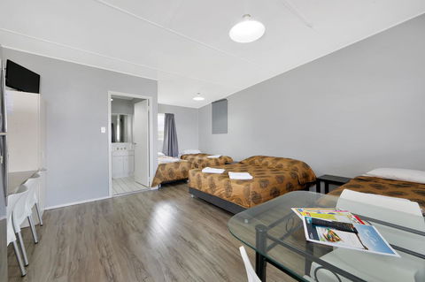 Ned Kelly's Motel - Accommodation Gladstone 3
