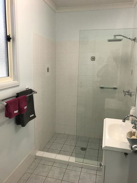 Neds On Northcote - Accommodation Gladstone 2