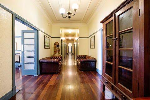 Captain Stirling Hotel - Accommodation Gladstone 22