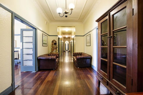 Captain Stirling Hotel - Accommodation Gladstone 6