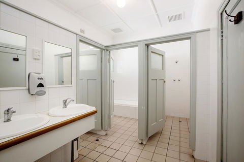 Captain Stirling Hotel - Accommodation Gladstone 10