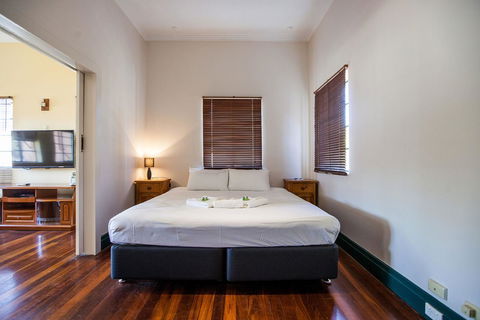 Captain Stirling Hotel - Accommodation Gladstone 1
