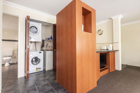 Subiaco Village 20 - Accommodation Gladstone 10