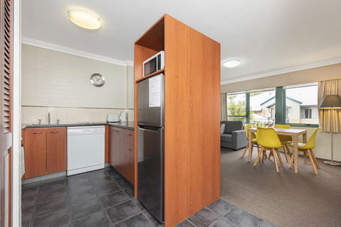 Subiaco Village 20 - Accommodation Gladstone 9