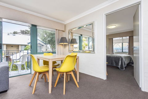 Subiaco Village 20 - Accommodation Gladstone 3