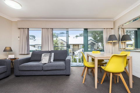 Subiaco Village 20 - Accommodation Gladstone 1