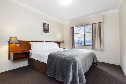 Subiaco Village 20 - Accommodation Gladstone 11