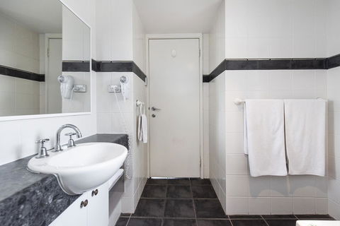 Subiaco Village 20 - Accommodation Gladstone 14