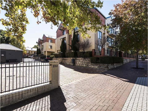 Subiaco Village 20 - Accommodation Gladstone 19