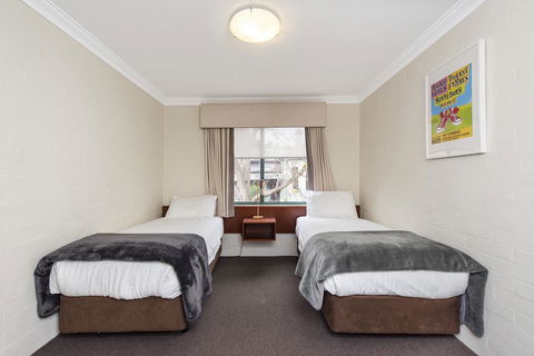 Subiaco Village 20 - Accommodation Gladstone 13