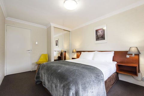 Subiaco Village 20 - Accommodation Gladstone 12