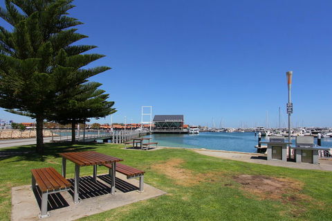 Hillarys Marina Apartment - Accommodation Gladstone 41