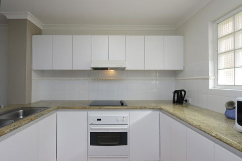 Hillarys Marina Apartment - Accommodation Gladstone 14