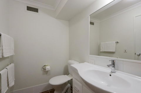 Hillarys Marina Apartment - Accommodation Gladstone 27