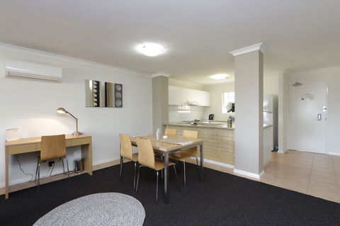 Hillarys Marina Apartment - Accommodation Gladstone 5