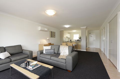 Hillarys Marina Apartment - Accommodation Gladstone 3