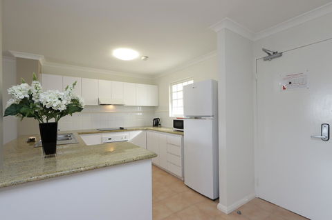 Hillarys Marina Apartment - Accommodation Gladstone 15