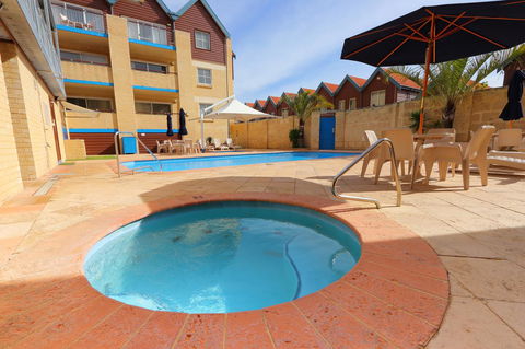 Hillarys Marina Apartment - Accommodation Gladstone 34