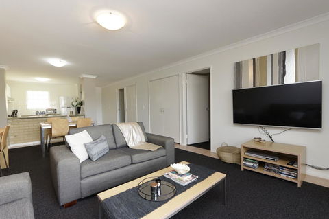 Hillarys Marina Apartment - Accommodation Gladstone 4