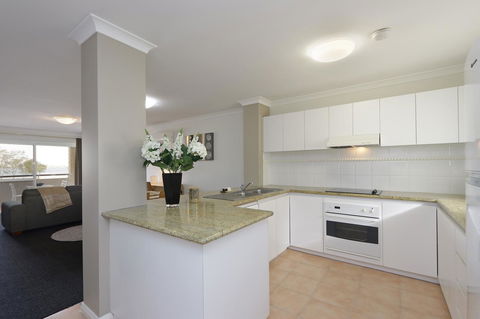 Hillarys Marina Apartment - Accommodation Gladstone 16