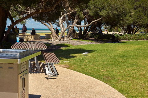 The Urban Beach House - Accommodation Gladstone 21