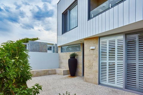 The Urban Beach House - Accommodation Gladstone 18