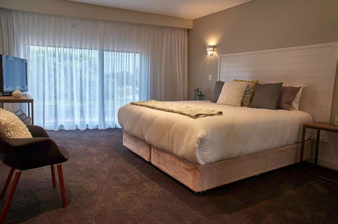 The Urban Beach House - Accommodation Gladstone 13