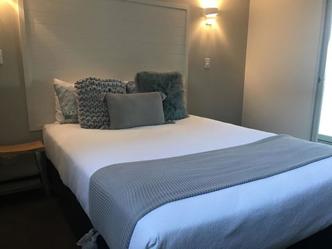 The Urban Beach House - Accommodation Gladstone 1