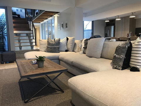 The Urban Beach House - Accommodation Gladstone 0