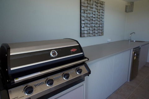 The Urban Beach House - Accommodation Gladstone 19