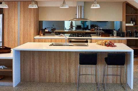 The Urban Beach House - Accommodation Gladstone 7